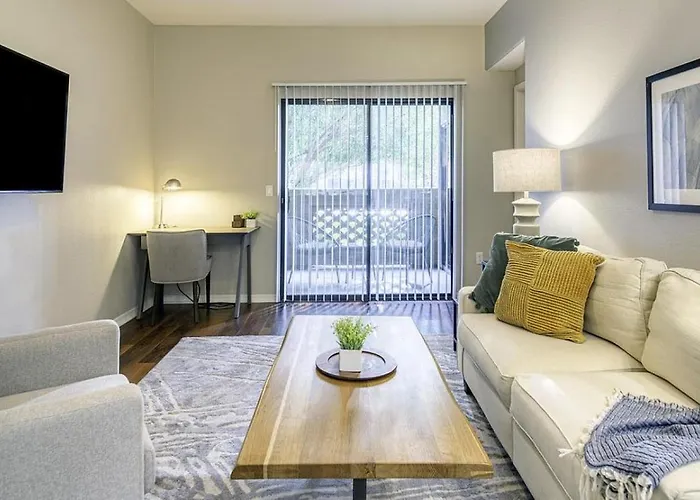 Landing - Modern With Amazing Amenities